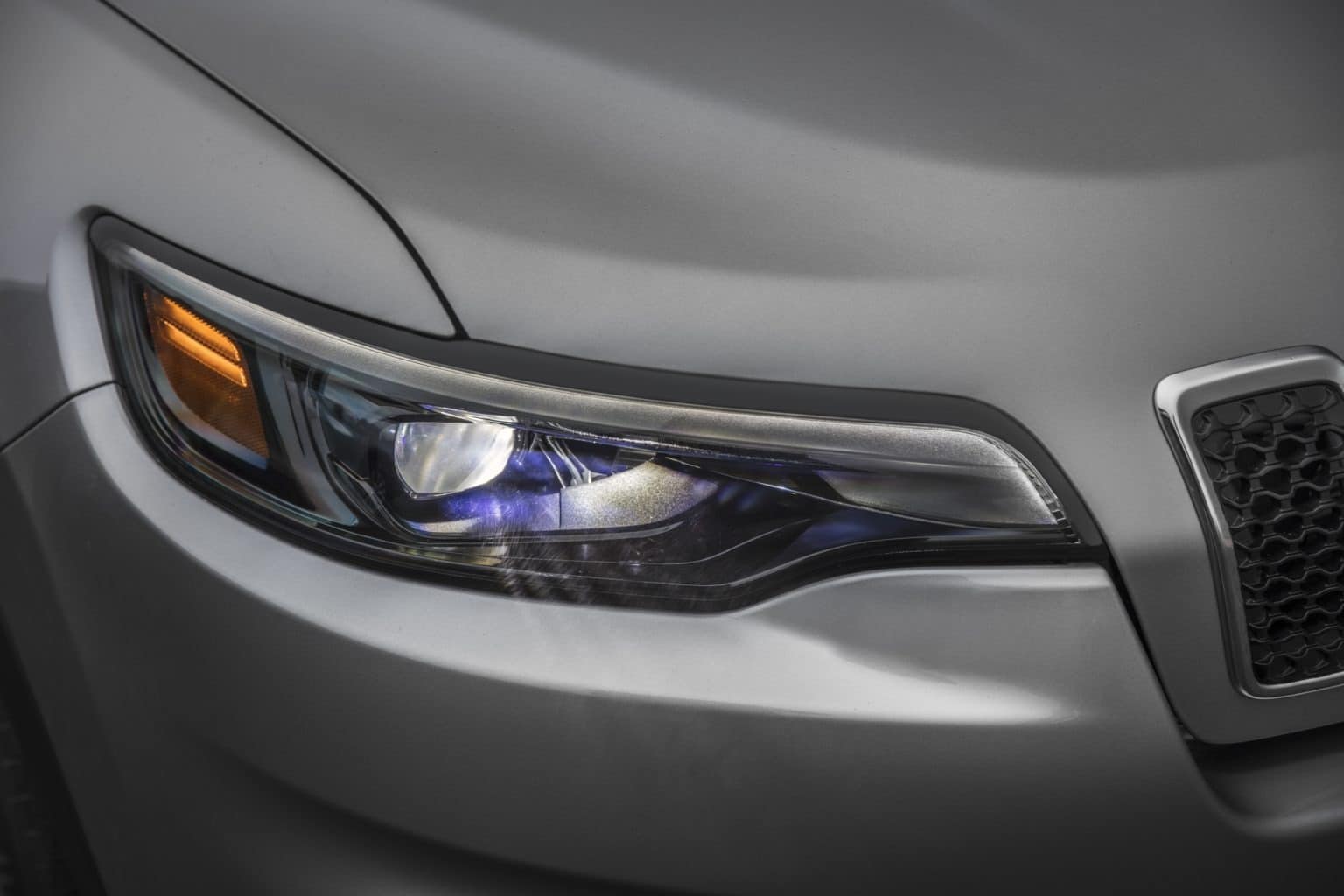 Close up details of the headlights of the 2022 Jeep Cherokee.