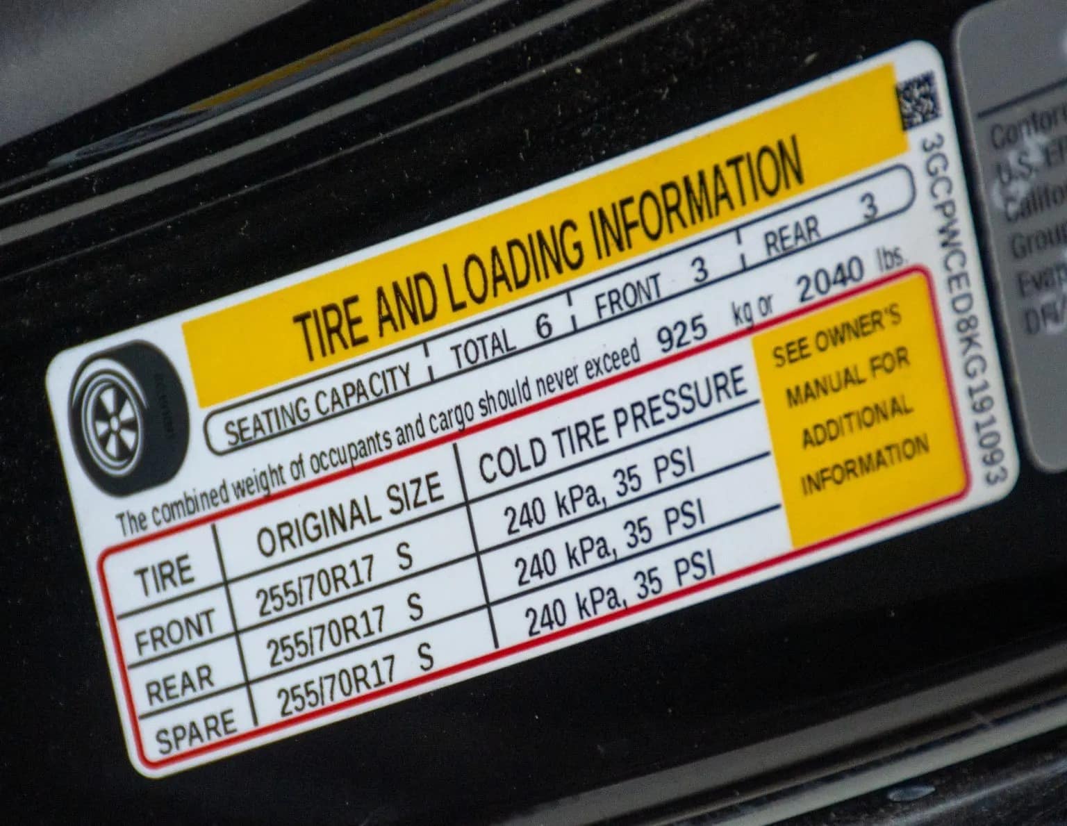 Tire and Loading information chart.